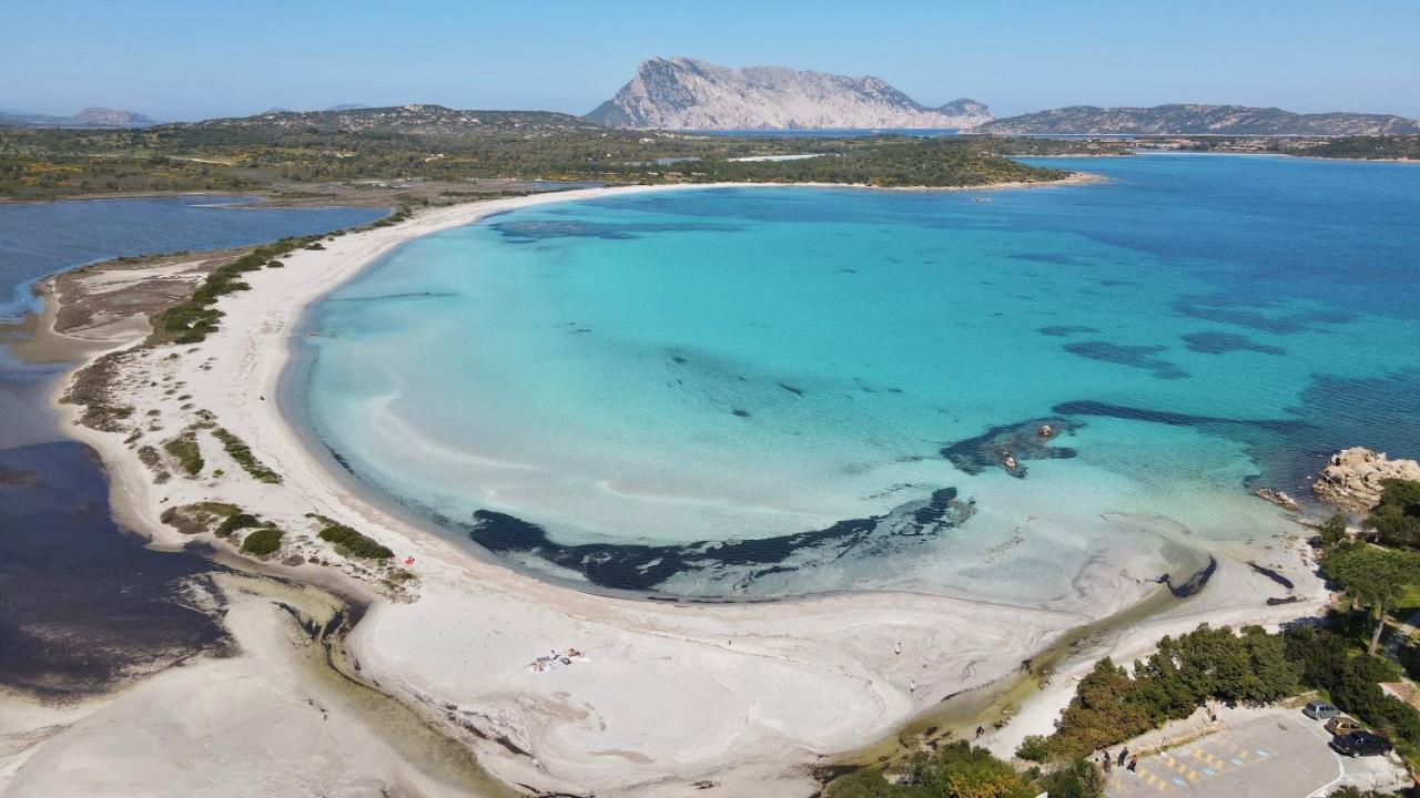 Il Faro San Teodoro Aparthotel Luaran gambar